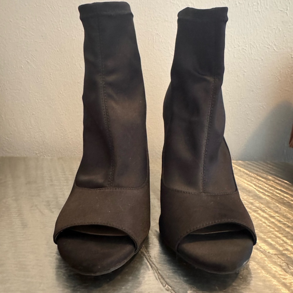 Gianni Binni peep toe booty